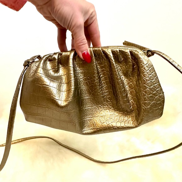 Vintage 80s Gold Crossbody Clutch Shoulder Bag. Embossed metallic croc print. - Picture 6 of 6